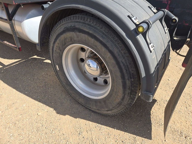 2013-peterbilt-337-image-5