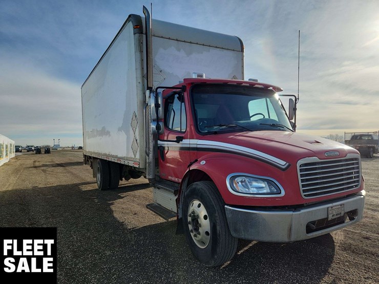2012-freightliner-m2-106-image-2