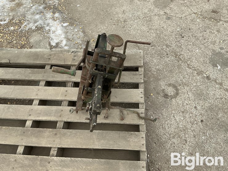 john-deere-antique-sickle-sharpener-image-2