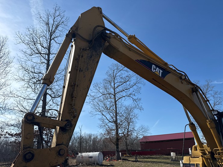 caterpillar-322-image-13