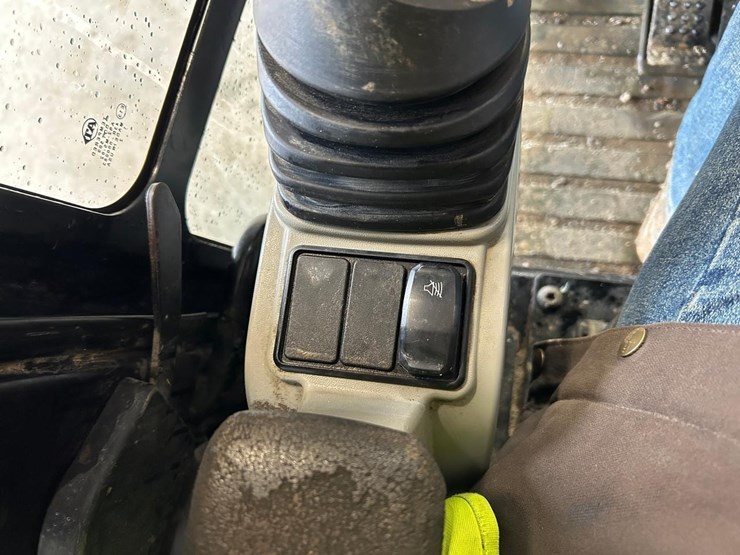 2016-caterpillar-305.5e2-image-28