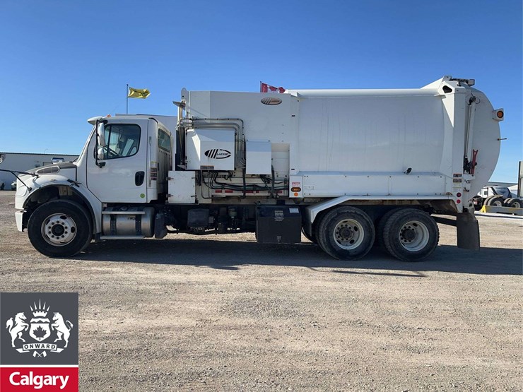 2016-freightliner-m2-106-image-2