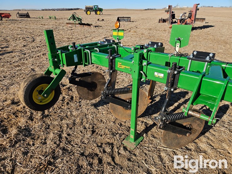 2016-john-deere-2100-image-10