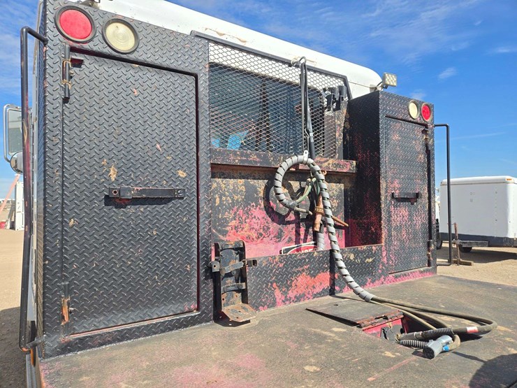 2013-peterbilt-337-image-7