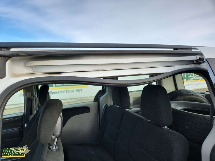 2015-dodge-grand-caravan-image-17