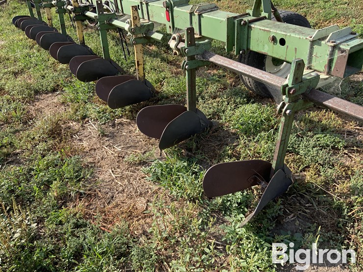 8r36-duckbill-hiller-on-john-deere-toolbar-image-15