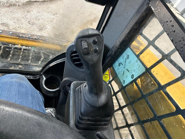 2020-caterpillar-259d3-image-23