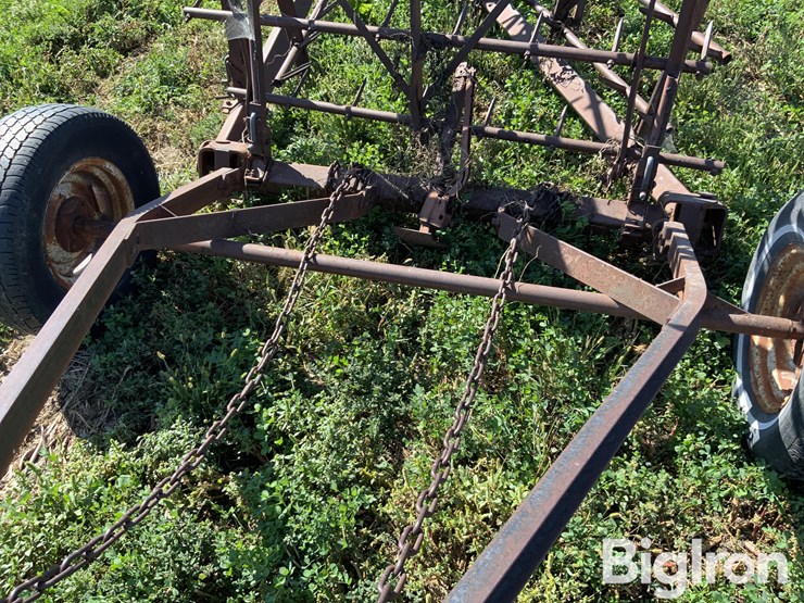 30’-5-section-folding-spiked-tooth-harrow-image-10