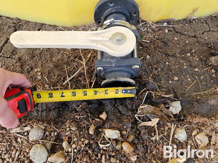 3000-gallon-vertical-poly-holding-tank-image-5