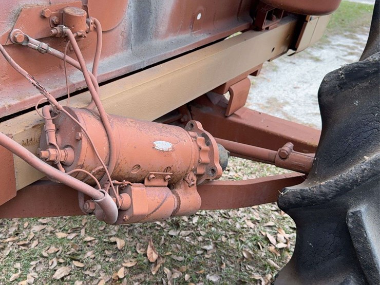 minneapolis-moline-g706-image-31