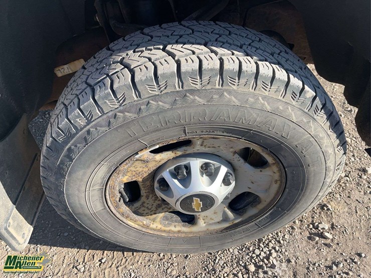 2016-chevrolet-silverado-2500hd-image-13