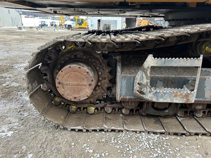 2016-liebherr-r946-image-8