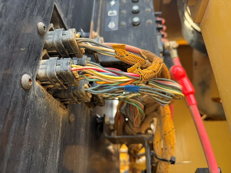 caterpillar-323fl-image-55