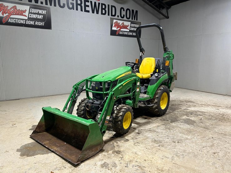 2025-deere-210le-image-10