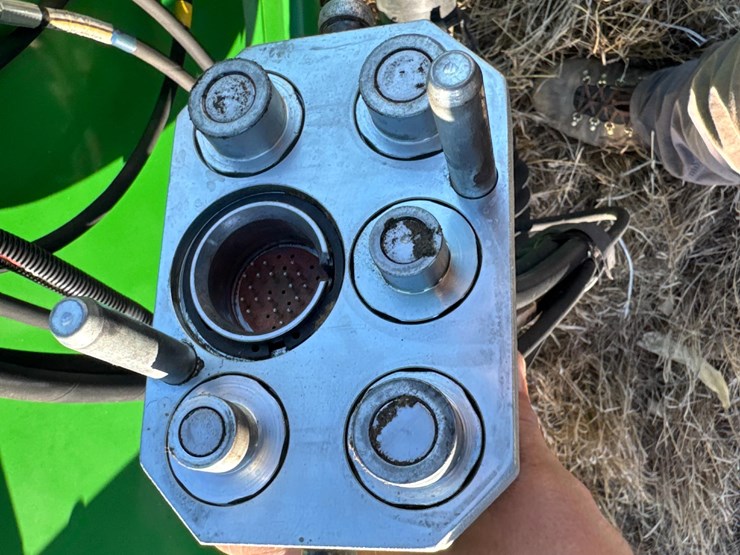 2014-john-deere-630f-image-13