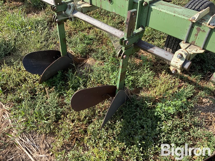 8r36-duckbill-hiller-on-john-deere-toolbar-image-19