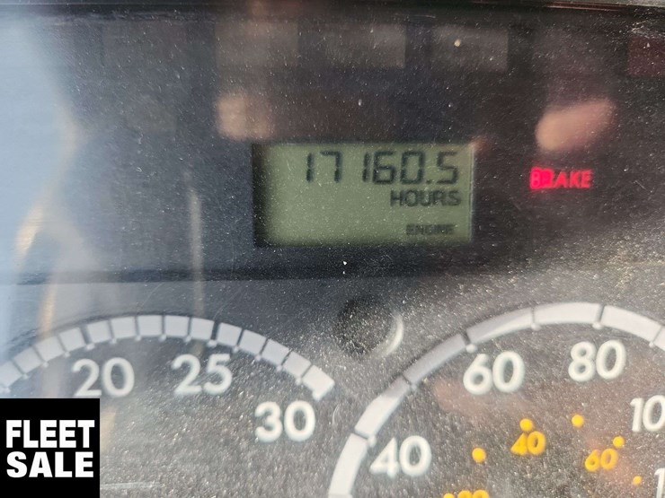 2012-freightliner-m2-106-image-8