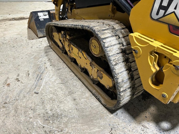 2020-caterpillar-259d3-image-46