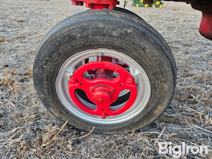 1940-farmall-h-2wd-tractor-image-16