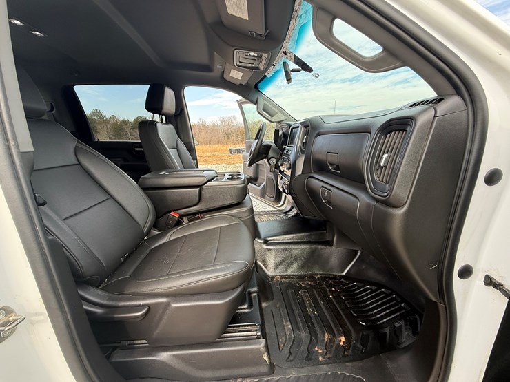 2022-chevrolet-silverado-2500-image-29