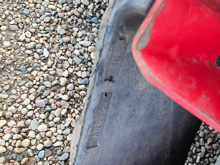 lindsay-nftrax-airless-pivot-tires-image-5