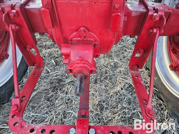 1940-farmall-h-2wd-tractor-image-14