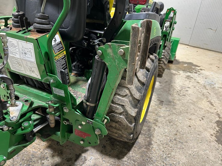 2025-deere-210le-image-15