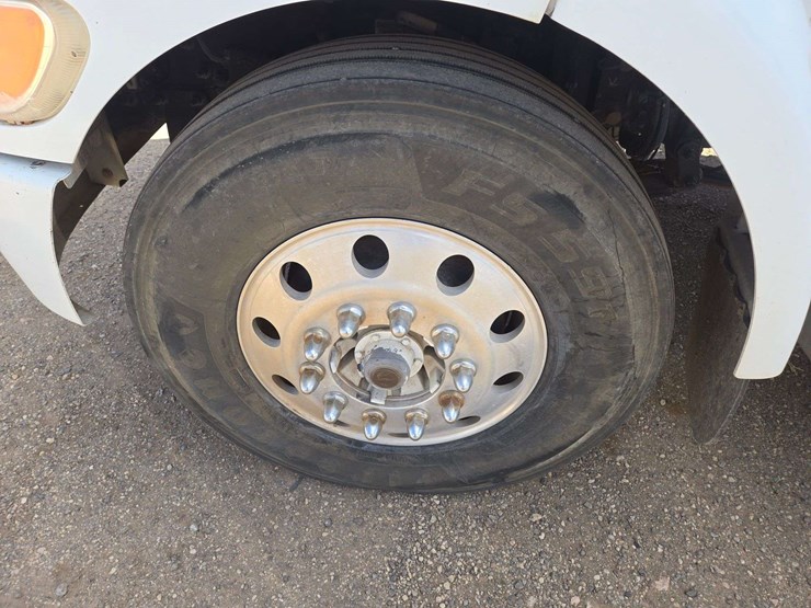 2013-peterbilt-337-image-8