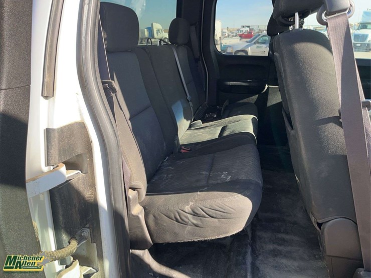 2012-chevrolet-silverado-2500hd-image-21