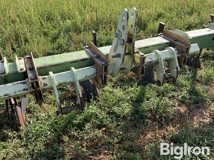 8r36-duckbill-hiller-on-john-deere-toolbar-image-11