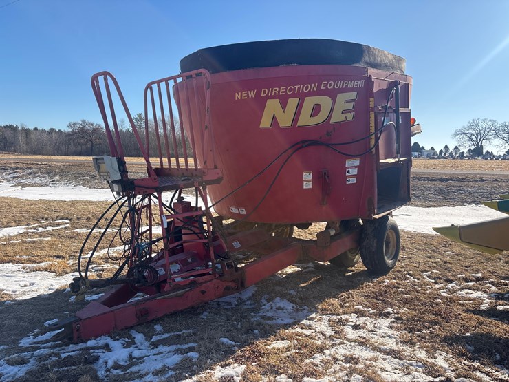 #4856-•-nde-single-screw-feed-wagon-image-1