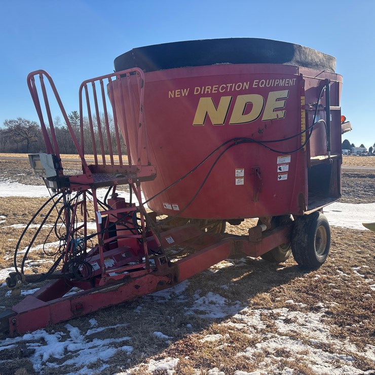 #4856 • NDE Single Screw Feed Wagon