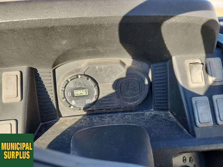 john-deere-gator-image-8