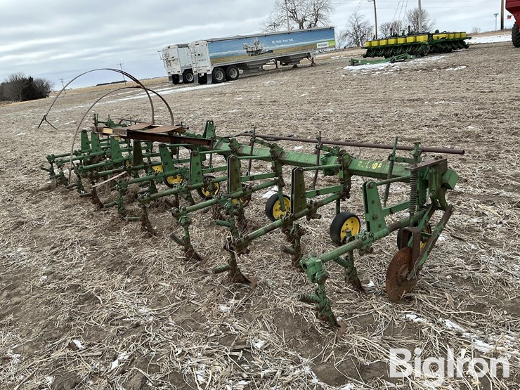 john-deere-cultivator-image-5