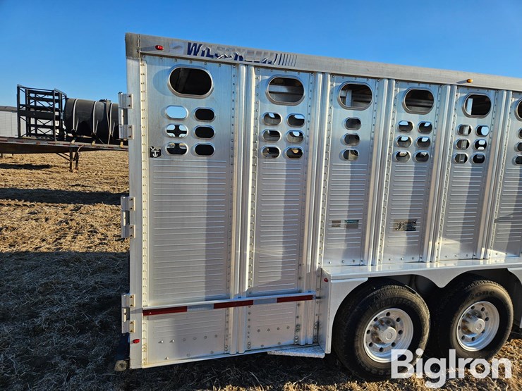 2009-wilson-livestock-trailer-image-18