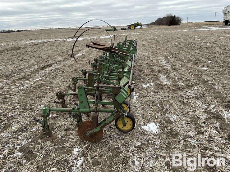 john-deere-cultivator-image-4