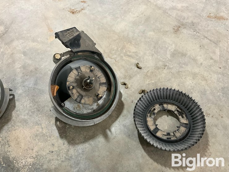 john-deere-maxemerge-planter-bean-meters-w/plates-image-19