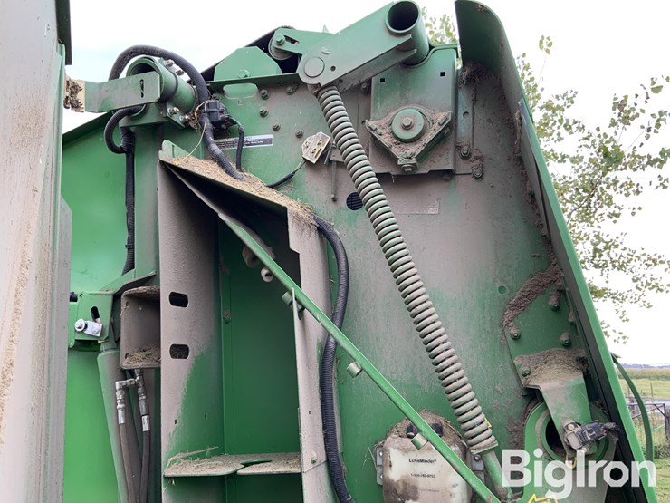 2012-john-deere-568-image-17