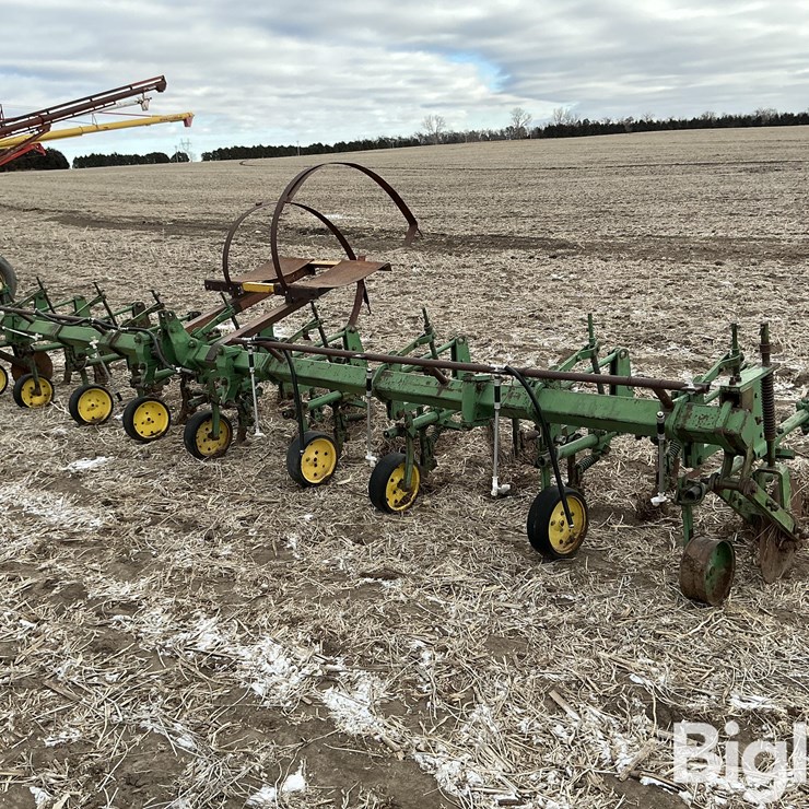 John Deere Cultivator