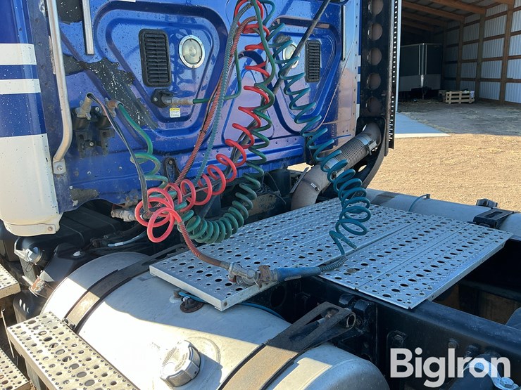 2012-freightliner-cascadia-125-image-20