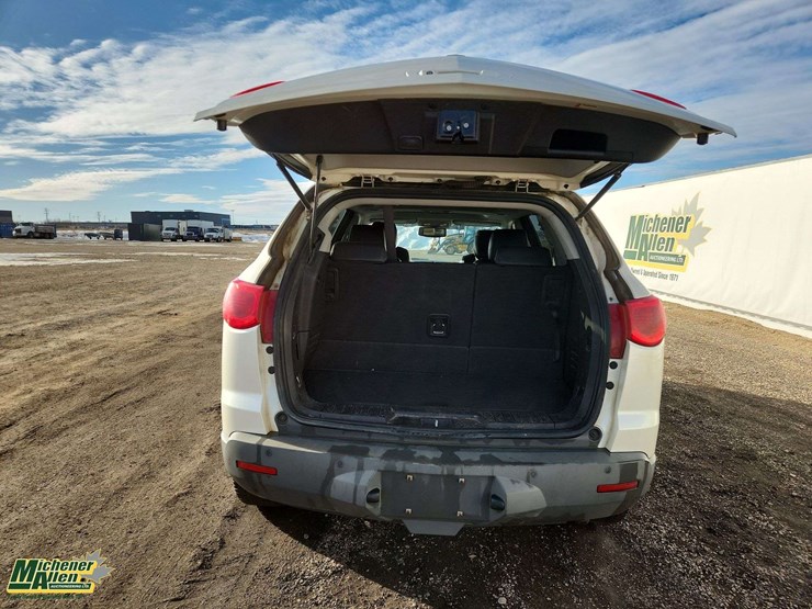 2011-chevrolet-traverse-image-8