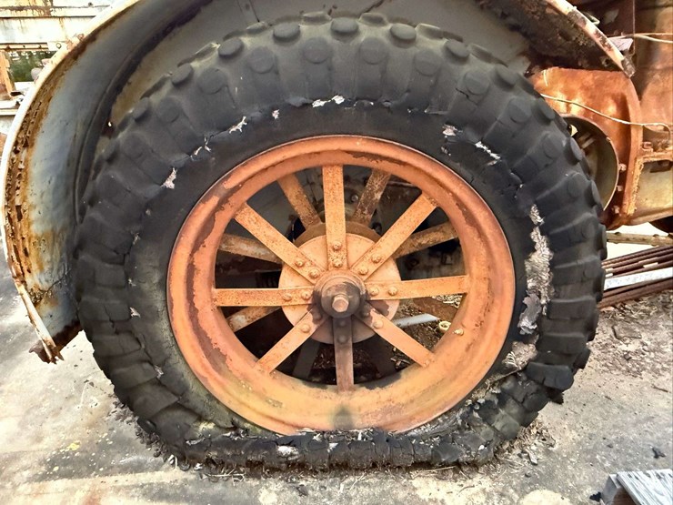 twin-city-21-32-tractor-image-27