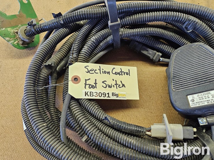 section-control-foot-switch-image-5