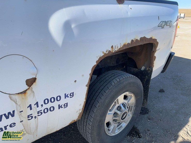 2012-chevrolet-silverado-2500hd-image-24