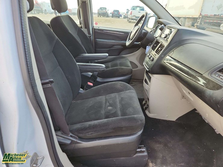 2015-dodge-grand-caravan-image-19