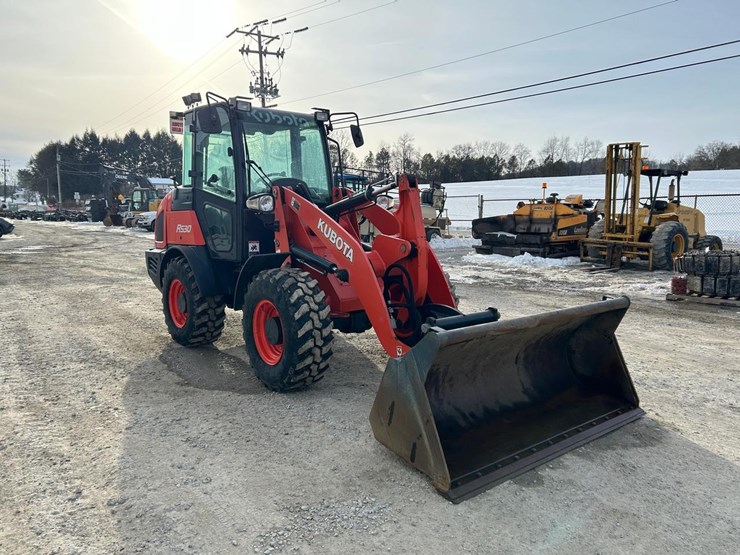 2021-kubota-r530-image-6