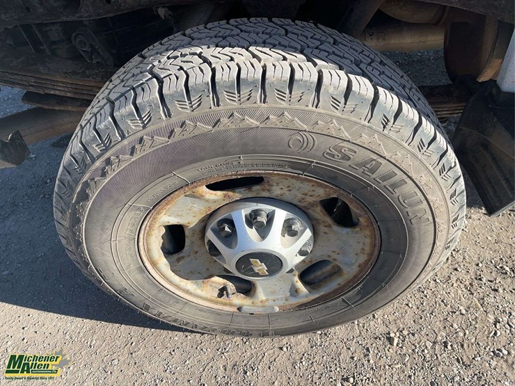 2016-chevrolet-silverado-2500hd-image-12