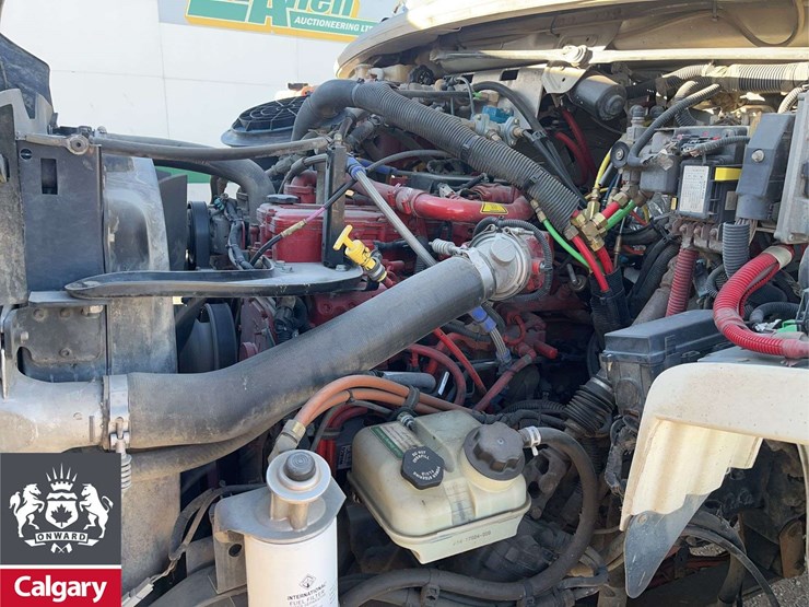 2016-freightliner-m2-106-image-23