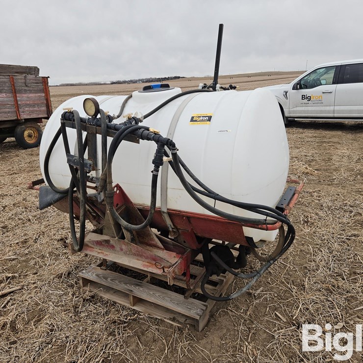 300-Gallon 3-Pt Sprayer