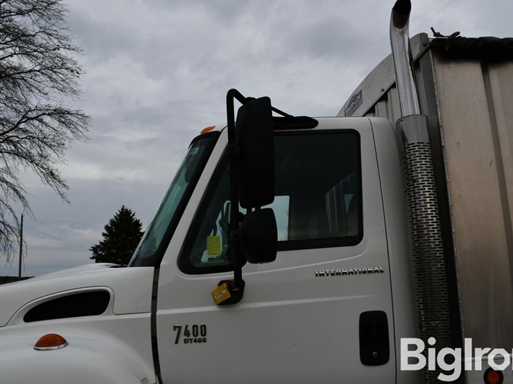 2006-international-7400-image-12